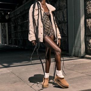 Classic Ultra Mini Platform Uggs chestnut